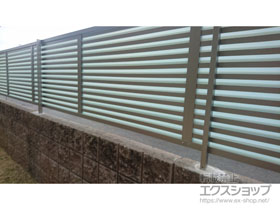 のフェンス・柵 プレスタフェンス 8S型 採光ルーバー フリーポールタイプ 施工例