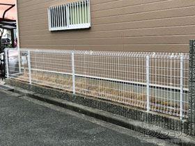 のフェンス・柵 メッシュフェンスG10-R 自由柱 施工例