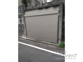 のガレージシャッター ガレージシャッタークワトロ 電動式 外部付タイプ 施工例