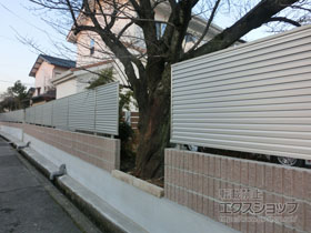 のフェンス・柵 ミエーネフェンス 目隠しルーバータイプ 自由柱施工 施工例