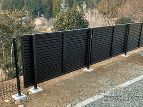 のフェンス・柵 ミエーネフェンス 目隠しルーバータイプ 自由柱施工 施工例