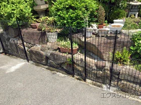 LIXIL リクシル(TOEX)のフェンス・柵・塀 ハイグリッドフェンスN8型 フリーポールタイプ 施工例