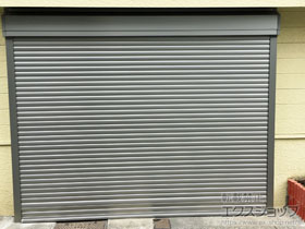 のガレージシャッター ガレージシャッタークワトロ 電動式 外部付タイプ 施工例