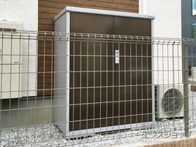 の物置・屋外倉庫 アイビーストッカー 1320×755×1603 BJX-137D-TB 施工例