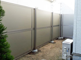 のフェンス・柵 防音フェンス すやや R1型 遮音パネル 2段自在柱 施工例