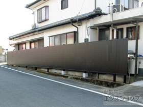 のフェンス・柵 ニューカムフィハイタイプ7H型 たて目隠し 2段フリー支柱[75角支柱]（パネル1段） 施工例