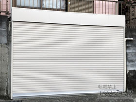 のガレージシャッター プラテアII スチールタイプ 内蔵 電動式 施工例