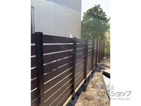 のフェンス・柵 マイティウッド Sライン 横貼り10段 隙間20mm 施工例