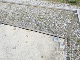 のフェンス・柵 シンプレオフェンスM2型 縦井桁メッシュ 自由柱施工 施工例