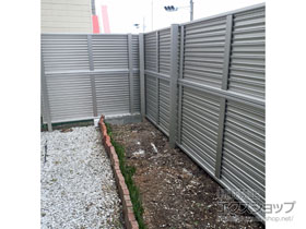 のフェンス・柵 ミエーネフェンス 目隠しルーバータイプ 2段支柱 自立建て用（パネル2段） 施工例