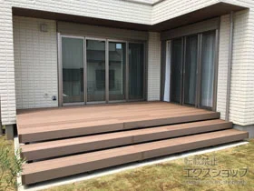 LIXIL(リクシル)のウッドデッキ 樹ら楽ステージ 木彫 施工例
