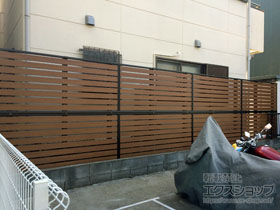 のフェンス・柵 モクアルフェンス 横板タイプ 2段支柱 自立建て用（パネル2段） 施工例