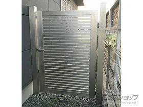 YKKAPの門扉 シンプレオ門扉3型 横太格子 片開き 高尺タイプ 門柱使用 施工例