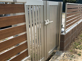 の門扉 シンプレオ門扉S1型 たてスリット 両開き 門柱使用 施工例