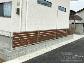 のフェンス・柵 ルシアスフェンスF04型 横板 木目カラー 自由柱施工 施工例