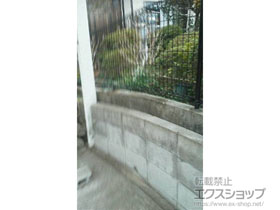 のフェンス・柵 メッシュフェンス M0 間仕切柱 施工例