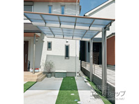 のカーポート フーゴF (フラットスタイル) 木調色 積雪〜20cm対応 施工例