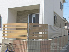 のフェンス・柵 ルシアスフェンスH03型 横板+細横格子 木調カラー 施工例