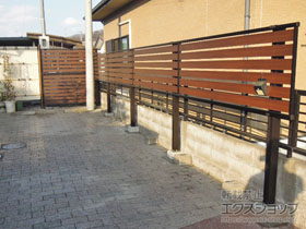 のフェンス・柵 モクアルフェンス 横板タイプ 2段支柱 自立建て用（パネル1段/パネル2段） 施工例