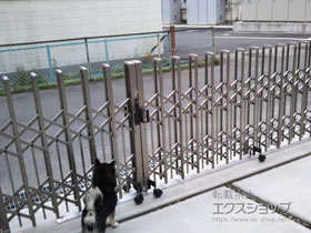 のカーゲート トリップゲート ペットガード型 後付けガイドレール 両開き親子 49WO(12S+37M) 施工例