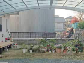 のフェンス・柵 シンプレオフェンスM2型 縦井桁メッシュ 自由柱タイプ 施工例