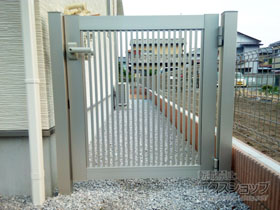 の門扉 シンプレオ門扉2型 縦格子 片開き 門柱使用 施工例