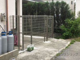 のフェンス・柵 ハイグリッドフェンスN8型 高尺タイプ　フリーポール 施工例