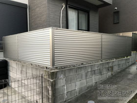 のフェンス・柵 ミエーネフェンス 目隠しルーバータイプ　自由柱施工 施工例