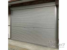 のガレージシャッター ガレージシャッタークワトロ 手動式 外部付タイプ 施工例