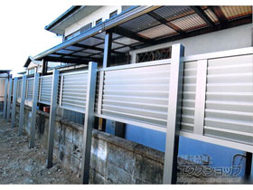 のフェンス・柵 プレスタフェンス 8型 横ルーバー アルミ多段柱使用（パネル1段） 施工例