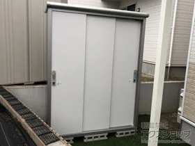 ヨドコウの物置・収納・屋外倉庫 エスモ 一般型 1497×650×1959 ESE-1506A-PW 施工例