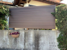 のフェンス・柵 ミエーネ目隠しルーバーフェンス 上段のみ設置 自立建て用 施工例