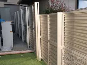 Value Selectのフェンス・柵・塀 ミエーネフェンス 目隠しルーバータイプ 2段支柱 自立建て用(パネル2段) 施工例