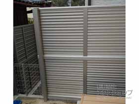 のフェンス・柵 ミエーネフェンス 目隠しルーバータイプ 2段支柱 自立建て用(パネル2段) 施工例