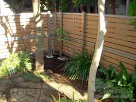 のフェンス・柵 セレビューフェンス RP3型 2段支柱[控え柱なし・60角]（パネル2段） 施工例