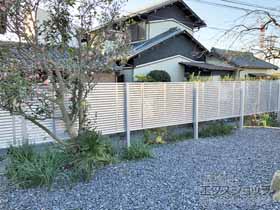 のフェンス・柵 シンプレオフェンス3型 横太格子 2段支柱 自立建て用（パネル1段） 施工例