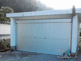 のガレージシャッター ガレージシャッタークワトロ 手動式 外部付タイプ 施工例