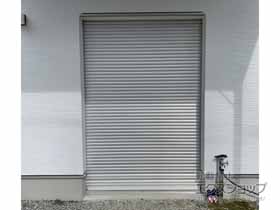 のガレージシャッター ガレージシャッタークワトロ 電動式 内部付タイプ ※外部停電時開閉機構 施工例