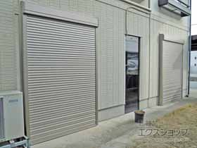 のガレージシャッター ガレージシャッタークワトロ 電動式 外部付タイプ 施工例