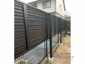 のフェンス・柵 ミエーネフェンス 目隠しルーバータイプ 2段支柱 自立建て用（パネル1段） 施工例