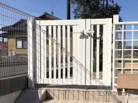 の門扉 シンプレオ門扉S1型 たてスリット 両開き親子 門柱使用 施工例