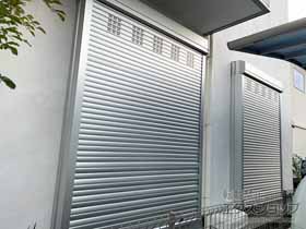 の窓シャッター 【特注】リフォームシャッター 電動式 耐風タイプ *換気スラット付 施工例