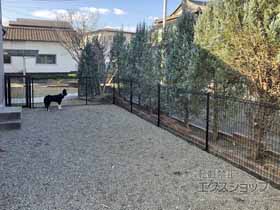 のフェンス・柵 メッシュフェンス M0 間仕切柱 施工例