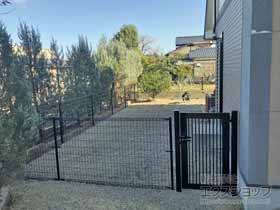 の門扉 シンプレオ門扉10型 たて粗格子 片開き 門柱使用 施工例