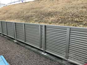 のフェンス・柵 ミエーネフェンス 目隠しルーバータイプ 自由柱施工 施工例