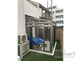 のテラス囲い・サンルーム サニージュ F型 土間納まり ランマ付 積雪〜20cm対応 *部分入隅納まり 施工例