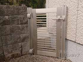 の門扉 シンプレオ門扉9型 横粗格子 片開き 門柱使用 施工例