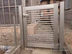 の門扉 シンプレオ門扉9型 横粗格子 片開き 門柱使用 施工例