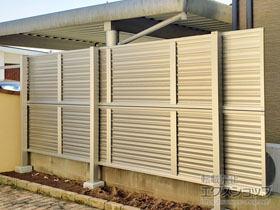 のフェンス・柵 ミエーネフェンス 目隠しルーバータイプ 2段支柱 自立建て用（パネル2段） 施工例