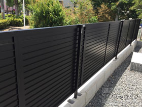 のフェンス・柵 プレスタフェンス5型 横目隠し フリーポールタイプ 施工例